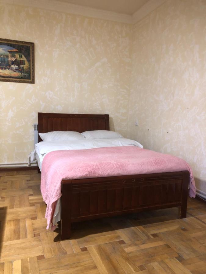 Villa Next To Victory Park Erevan Esterno foto